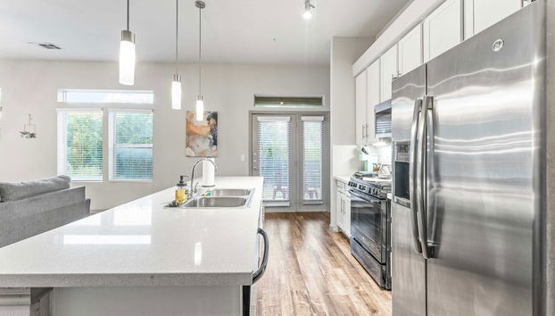 Cozy 2BR Suite Close to Downtown w Fast Wifi - Foto 4