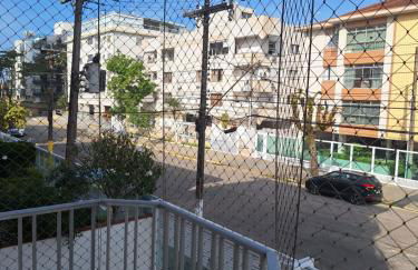 Apartamento com Estacionamento, Wi-Fi, Ar condicionado a 300 metros da Praia da Enseada no Guarujá. - Foto 63