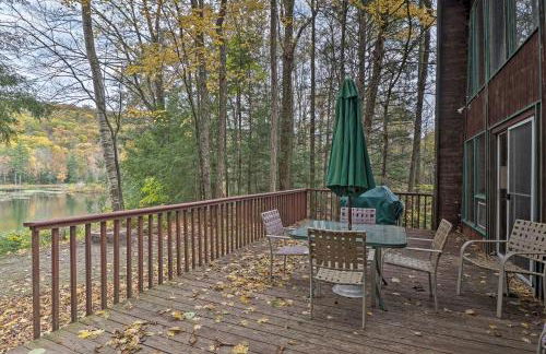 Lakefront Berkshires Retreat with Deck, Dock and Boat! - Foto 22