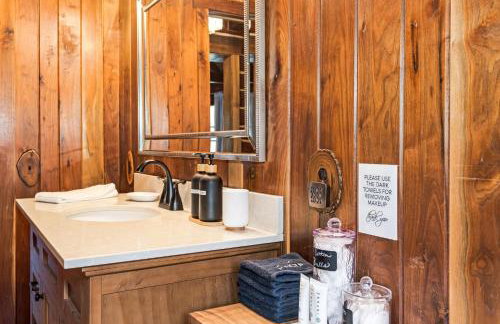 3BR Luxury Log Cabin Near Franklin - Foto 53