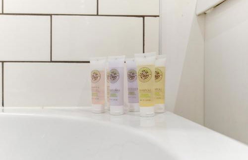 Redhill town centre apartment by Livingo - Foto 20