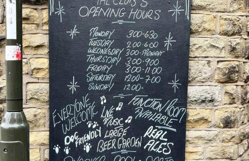 Elegant Hayfield Escape - Heart of Peak District - Photo 39