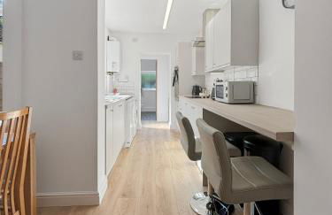 Amaya One -3 bedroom townhouse - with garden - close to town centre - sleeps 7 - Free Gym Access - Foto 10