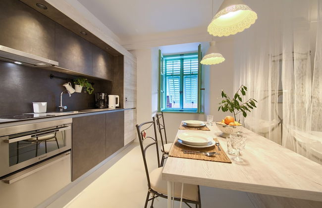 Vibrant and Elegant Downtown Krk Apartments - Photo 19