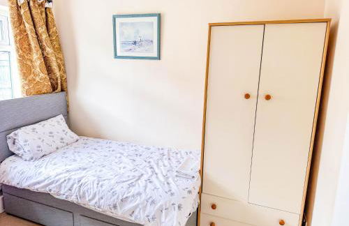 3 Bed - Sleeps 4 - Free Parking - Private Garden - Photo 7