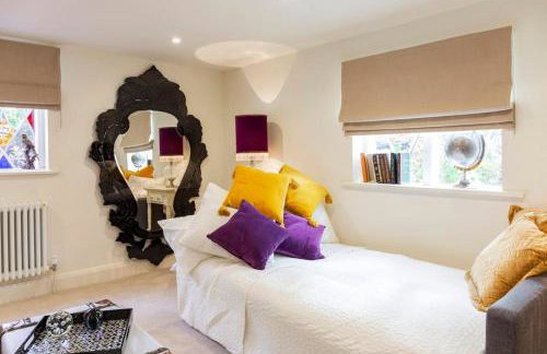 Dorney Windsor Legoland 5 Star Stay for upto 14 guests - Photo 36