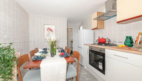 Xtra Large 4 Bedroom House with Heating Sleeps 14 Near Station and ExCeL - Foto 4