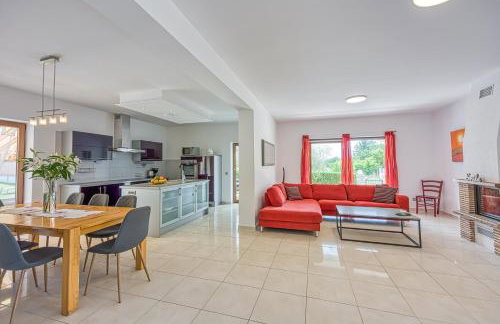 Holiday House Iris with Private Pool - Foto 35