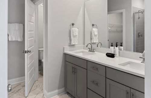 Luxe King Bed, Balcony, Garage in Downtown Raleigh - Foto 27