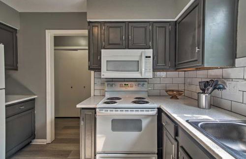 Modern Townhome with Fireplace Near Stoll Park - Foto 10