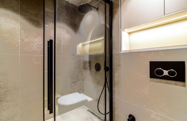 Chic and Convenient Flat in Central Besiktas - Photo 12