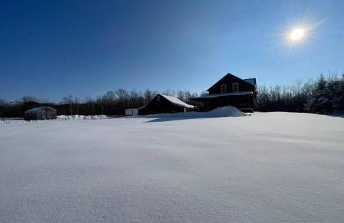 Spacious Salmon River Waterfront Lodge for 6 - Foto 57