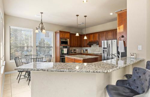 Lake Travis Family Retreat with Theater Game Room and BBQ 7 min from Marina - Foto 7