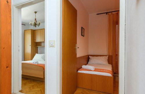 Apartment MARIO - veliki stan za odmor - terasa- vrt - bazen - pogled more, izoliran - Photo 17