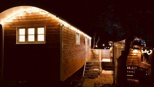 Zirkuswagen mit Outdoor Whirlpool und Garten - Foto 2