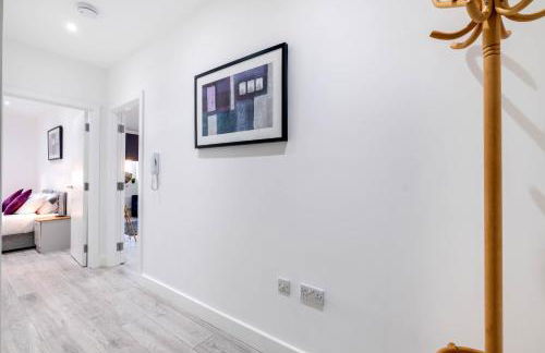 Luxurious 1 Bed Serviced Apartment with Wi-Fi - Photo 36