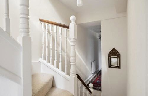 Beautiful Victorian Home on Peaceful Green Square - Foto 19