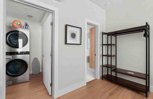 Superb location steps to DT and UT - Foto 5