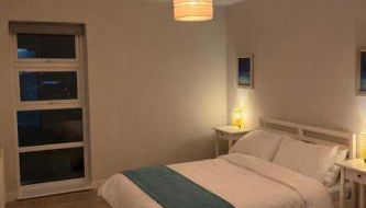 Stylish 2 bed Apartment, Rainham - Private Parking - Foto 3