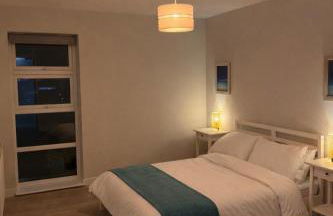 Stylish 2 bed Apartment, Rainham - Private Parking - Foto 3