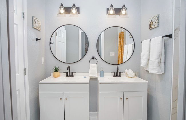 Inviting 4br/2ba Near Downtown & Riverwalk - Foto 21