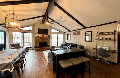 Lakeside Oasis with Kayaks, Hot Tub, & Fire Pit - Foto 51