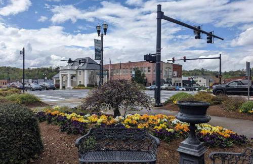 New Serene, Fun & Comfy Cabin- Covered Deck, Grill, Arcade - Foto 29