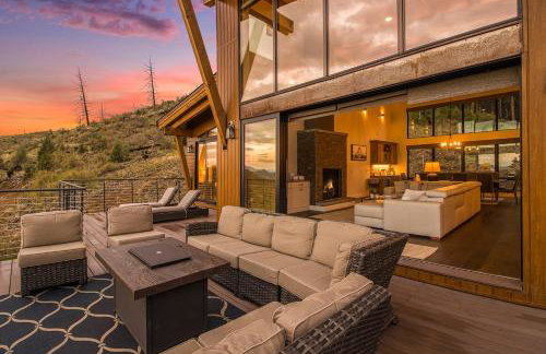 Hot Tub and Scenic Views at The Bailey Lodge - Foto 45