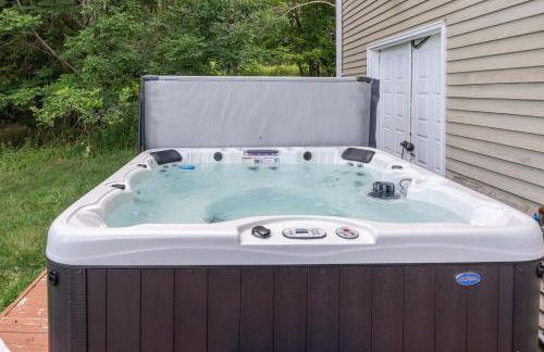 8BR Luxury Maplewood Manor, Hot Tub & Fire Pit - Foto 9