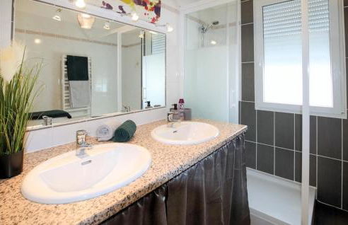 Gorgeous Home In Eyguians With Wifi - Photo 16