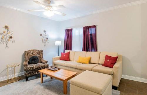 Hazel's Happy Hideaway- Midtown Mobile! - Foto 2