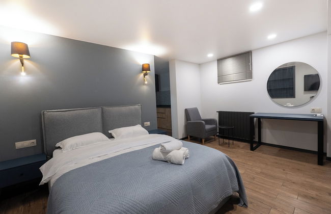 Stones Throw Apartments - Photo 4