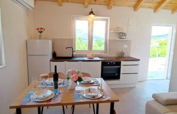 Stone house in vineyard - Photo 11