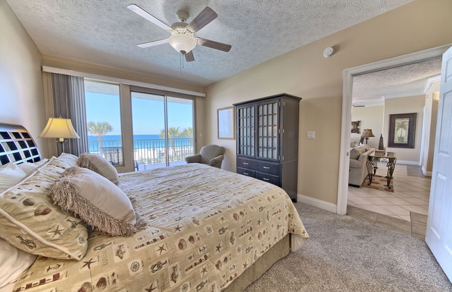 Beautiful Beachfront Condo with Pool View - Unit 0203 by RedAwning - Foto 10