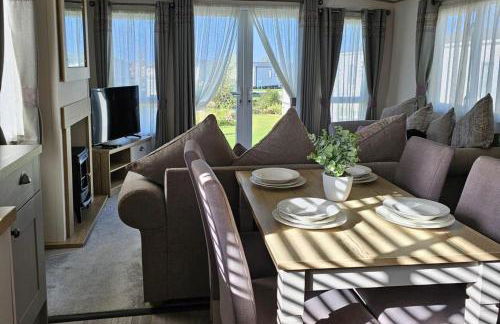 Premium Caravan - Sleeps 6 - Parking - Pool - Foto 12