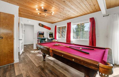 Family Fun Cabin - Mountain home with Game Room, Hot Tub and Lake Views! - Foto 22