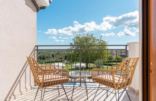 Villa atop the village with stunning view - Foto 20