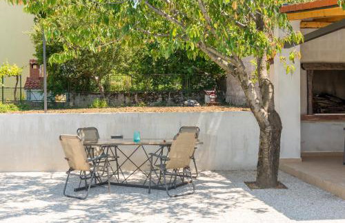 JOVI-relaxing, fenced, private, heated pool & view - Photo 25