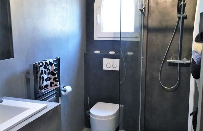 Apartment With sea View and Pool - Photo 13