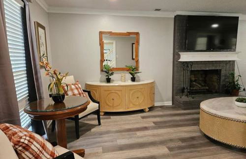 Luxury Pool with King beds Near Shops and Dining - Foto 7