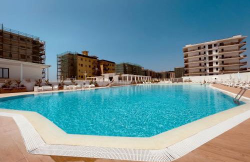 Demetra Seafront Apartment - Parking & Pool - Foto 31