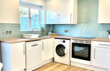 Luxury Modern House, Free Driveway Parking and Garden! Fully Equipped, Sleeps 6 Guests - Foto 12