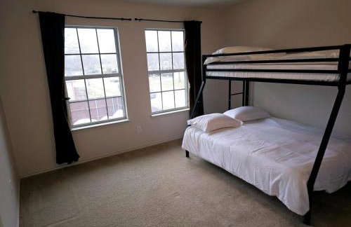 Dallas Lakeside Bliss Stay - Private Pool, Air hockey and High speed internet - Foto 9