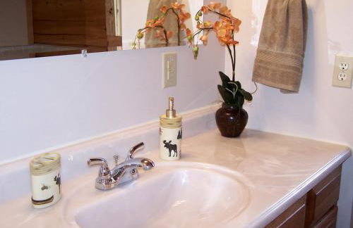 Charming Cabin Rental with a Hot Tub and Fireplace in the Smoky Mountains - Foto 14