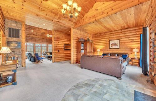 Liberty Pines - Lakefront Log Home, Swim Spa & Game Room - Photo 18