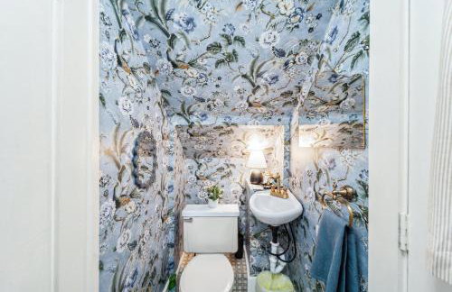 Hottub, Pool Table, Basketball, Firepit, Sleeps 8 - Photo 7