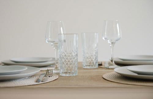 Modern 2 Bedroom House with Parking - Photo 14