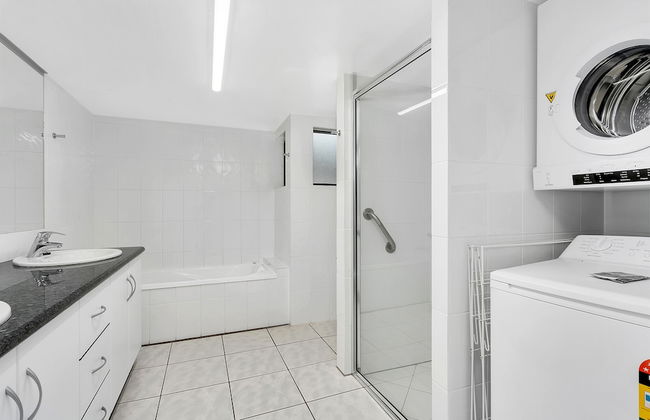 Roydon Beachfront Apartments - Photo 37