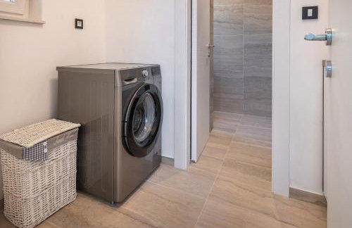 Villa Marina with a Pool - Foto 32