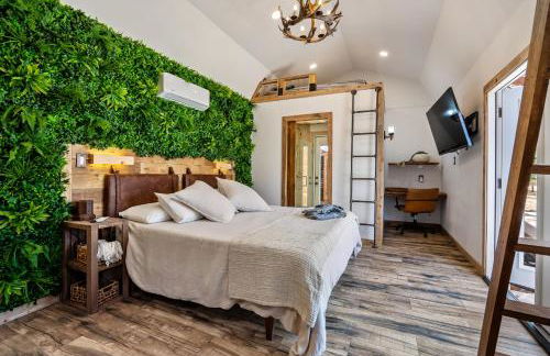 Romantic Tiny Luxury Retreat w heated pool, sauna n outdoor shower in Wimberley 10 acres - Foto 2